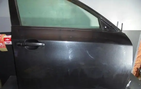 Subaru Impreza III Front door