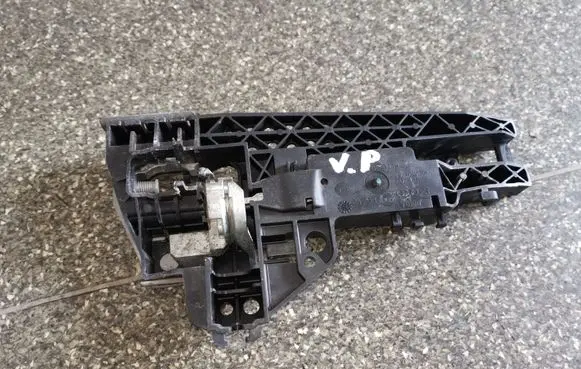 Audi A4 S4 B8 8K Front door exterior handle/bracket 8T01837885
