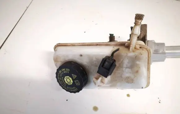 Renault Laguna III Brake fluid reservoir 0204051440