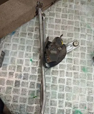 Mini One - Cooper R50 - 53 Front wiper linkage and motor 8377427 2105200353555304
