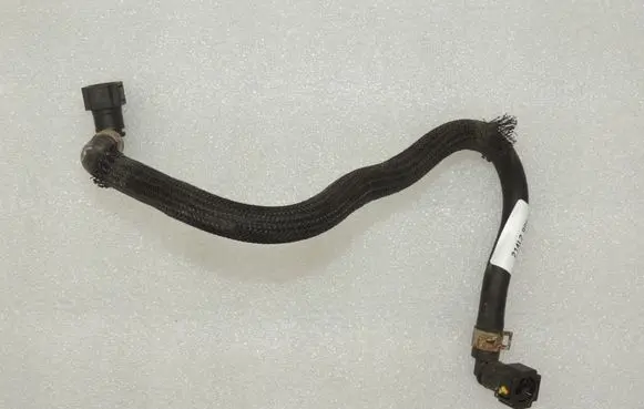 Suzuki Grand Vitara II Fuel injector supply line/pipe 1586667J10
