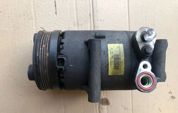 Ford Focus C-MAX Air conditioning (A/C) compressor (pump)