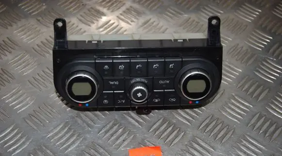 Nissan Qashqai Climate control unit 27500JD45D