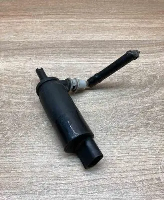 BMW 7 E65 E66 Headlight washer pump 8377613 57786310