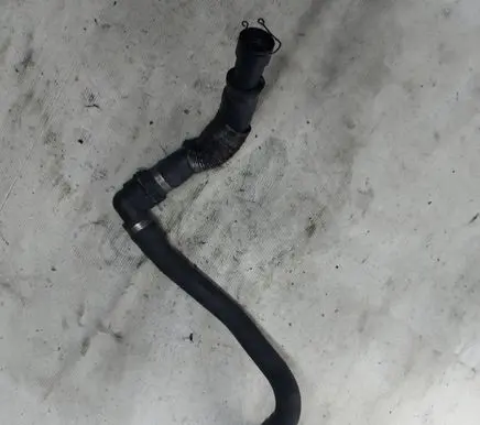 Coolant pipe/hose