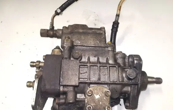 Volkswagen Polo III 6N 6N2 6NF Fuel injection high pressure pump 0460404967 028130081P
