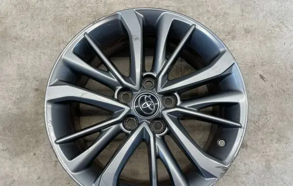 Toyota Avensis T270 R17 alloy rim