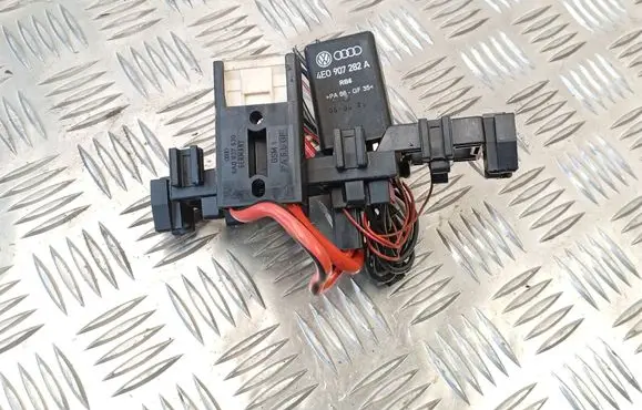 Audi A6 S6 C6 4F Glow plug pre-heat relay 0281003029
