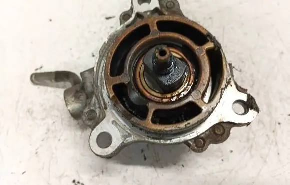 Mazda 5 Vacuum pump rf7j18g00 x2t58173