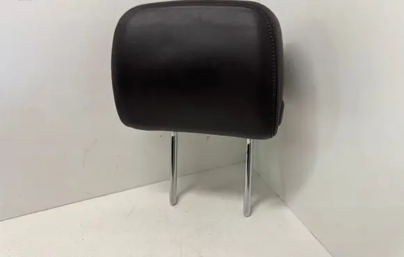 Volkswagen Touareg II Front seat headrest 