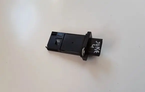 Nissan Juke I F15 Mass air flow meter AFH70M38