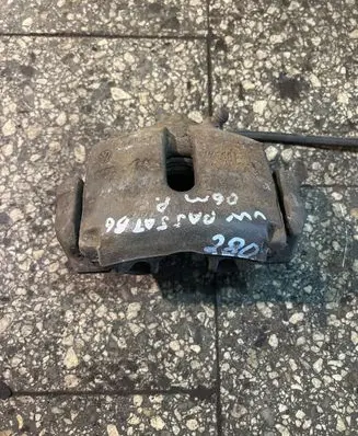 Volkswagen PASSAT B6 Front brake caliper