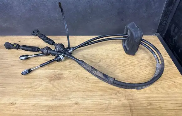 Opel Vivaro Gear shift cable linkage