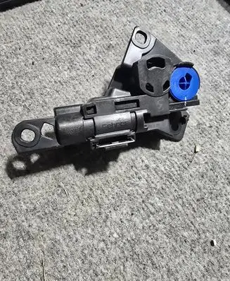 BMW 5 F10 F11 Glove box lock 1600086