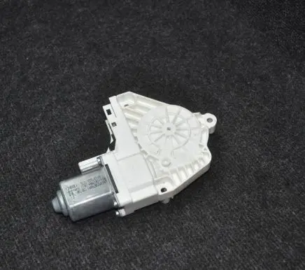 Skoda Yeti (5L) Front door window regulator motor 5L0959811A