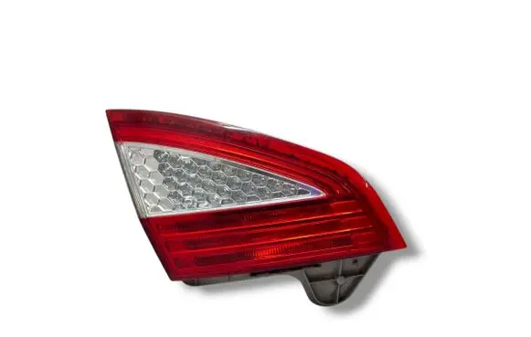 Tailgate rear/tail lights