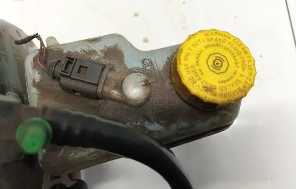 Skoda Roomster (5J) Brake fluid reservoir 