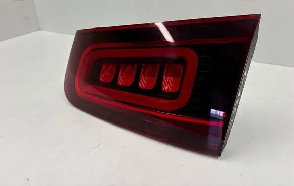 Tailgate rear/tail lights