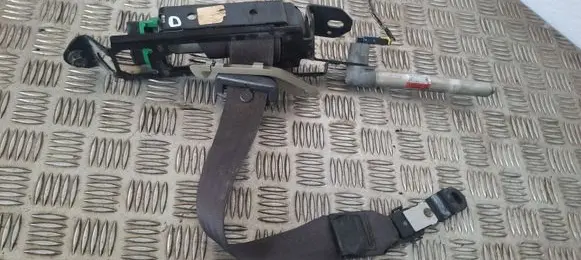 Volvo V70 Front seatbelt 