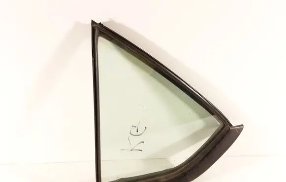 Toyota Prius (XW10) Rear vent window glass 6818947010