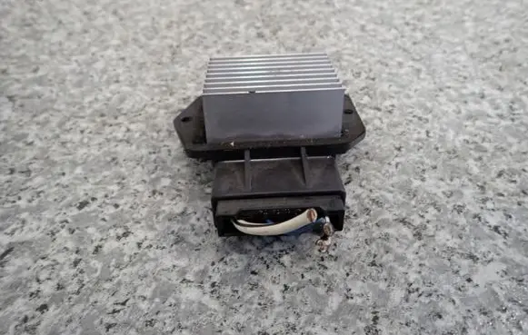 Toyota Corolla E120 E130 Heater blower motor/fan resistor 