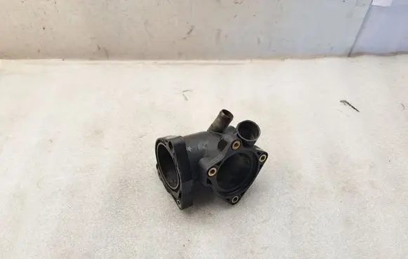 Toyota Auris 150 Thermostat housing 163230R011 163200R011A