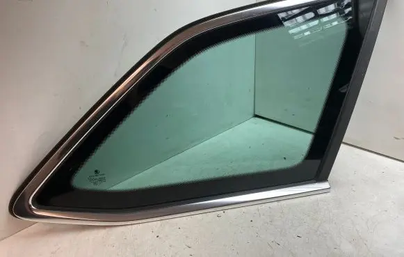 Skoda Superb B8 (3V) Rear side window 3V9845298