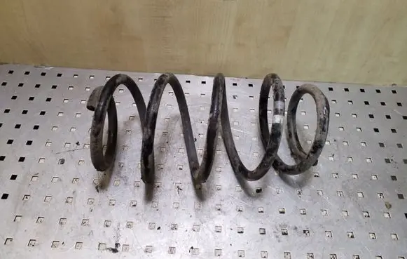 Nissan Qashqai+2 Front coil spring