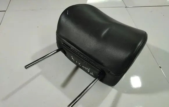 Toyota Avensis T250 Front seat headrest 
