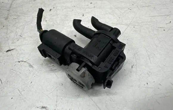 Volkswagen PASSAT CC Vacuum valve 1K0906283A
