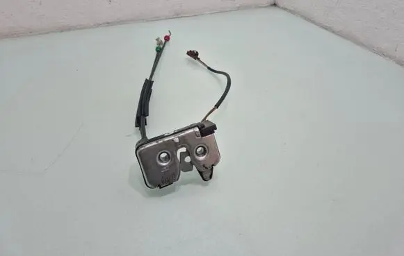 Ford Fiesta Tailgate/trunk/boot lock/catch/latch 2S61A43102BF