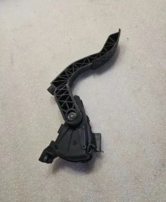 Audi A4 S4 B5 8D Accelerator throttle pedal 8D1721523F