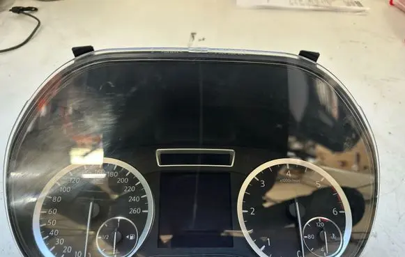 Speedometer (instrument cluster)