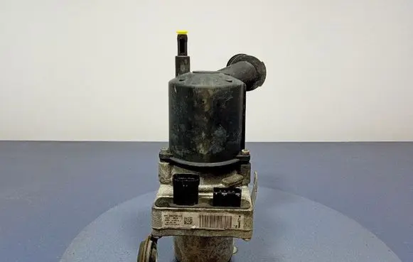Peugeot 307 Power steering pump 9680987180