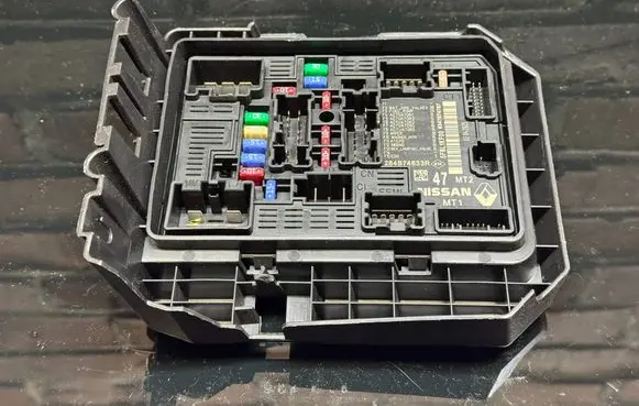 Renault Clio V Fuse box set 284B74633R