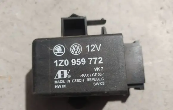 Volkswagen PASSAT B6 Other control units/modules 1Z0959772