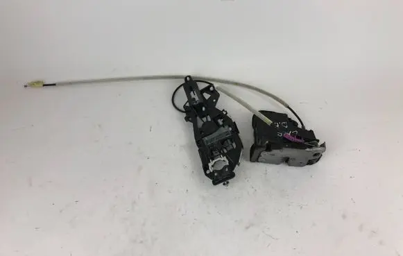 Chevrolet Camaro Front door lock 13510954