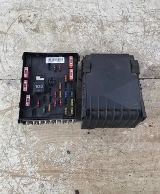 Volkswagen PASSAT B6 Fuse module 3C0937125 63592777