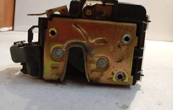 Volkswagen Golf III Front door lock 1H0862154