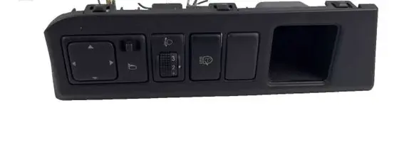 Nissan Note (E11) Wing mirror switch 684859U100