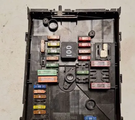 Volkswagen Caddy Fuse box set 017183073 1K0937125D