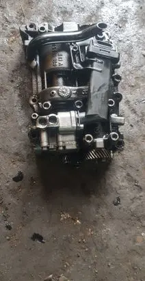 Volkswagen PASSAT B7 Oil pump 03L103537