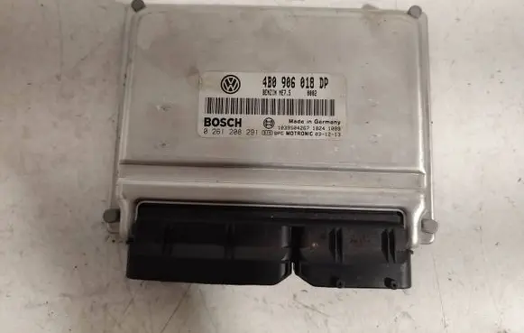 Volkswagen PASSAT B5.5 Engine control unit/module 4B0906018DP 0261208291