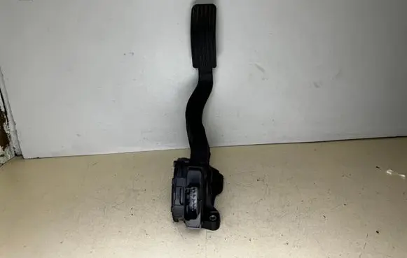Peugeot 308 SW Accelerator throttle pedal 9681844080 968184408003 6PV00994900
