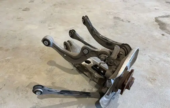 Rear wheel hub