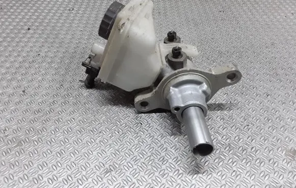 Master brake cylinder