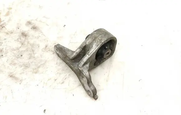 Subaru Outback Engine mount bracket