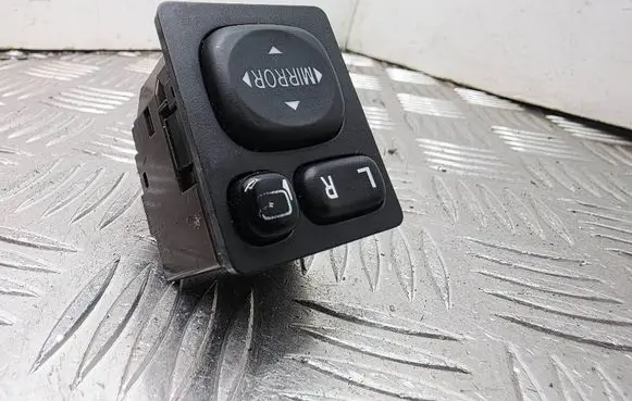 Toyota Auris E180 Wing mirror switch 183696