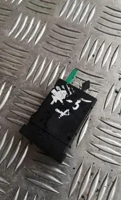 Volkswagen PASSAT B5.5 Seat heating switch 3b0963563c