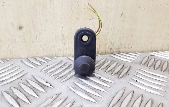 Mitsubishi Pajero Front door sensor 